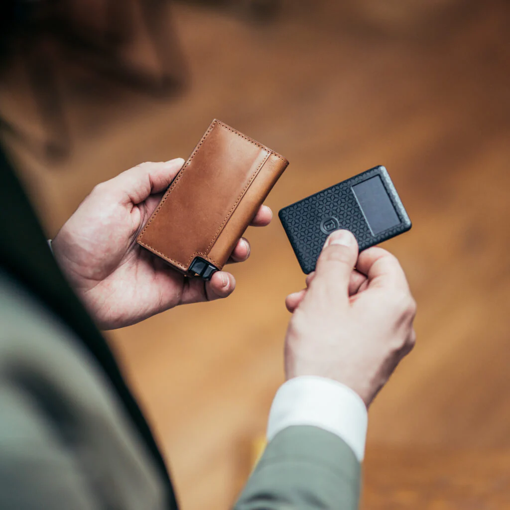 Ekster Wallet - Image 67
